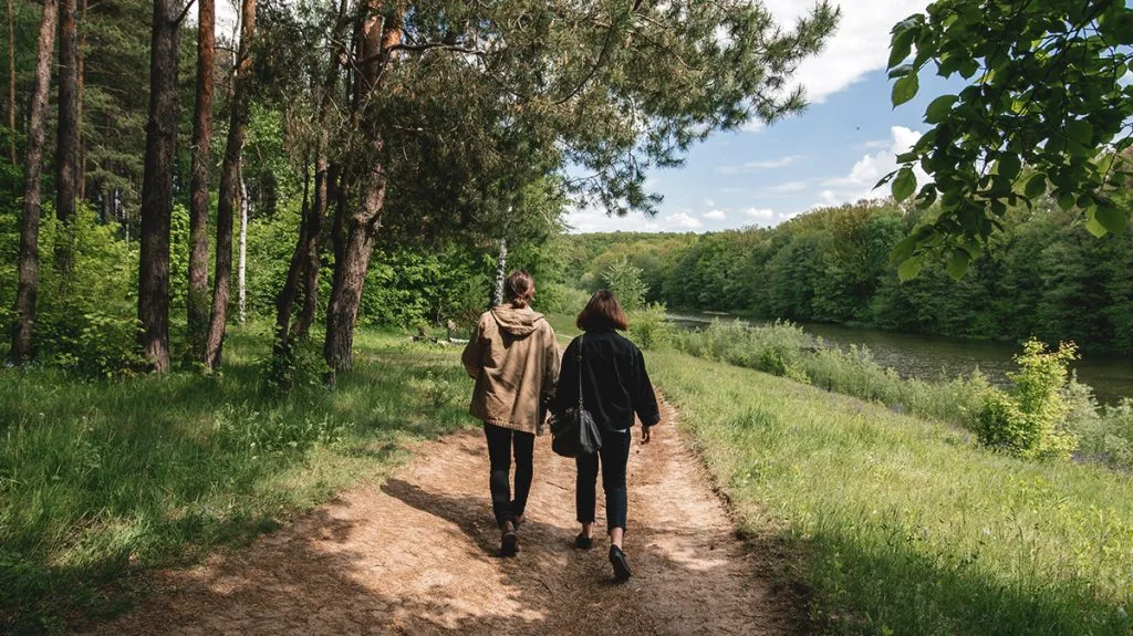 Timp petrecut afară: care sunt beneficiile reale pentru sănătate