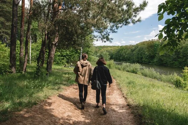 Timp petrecut afară: care sunt beneficiile reale pentru sănătate